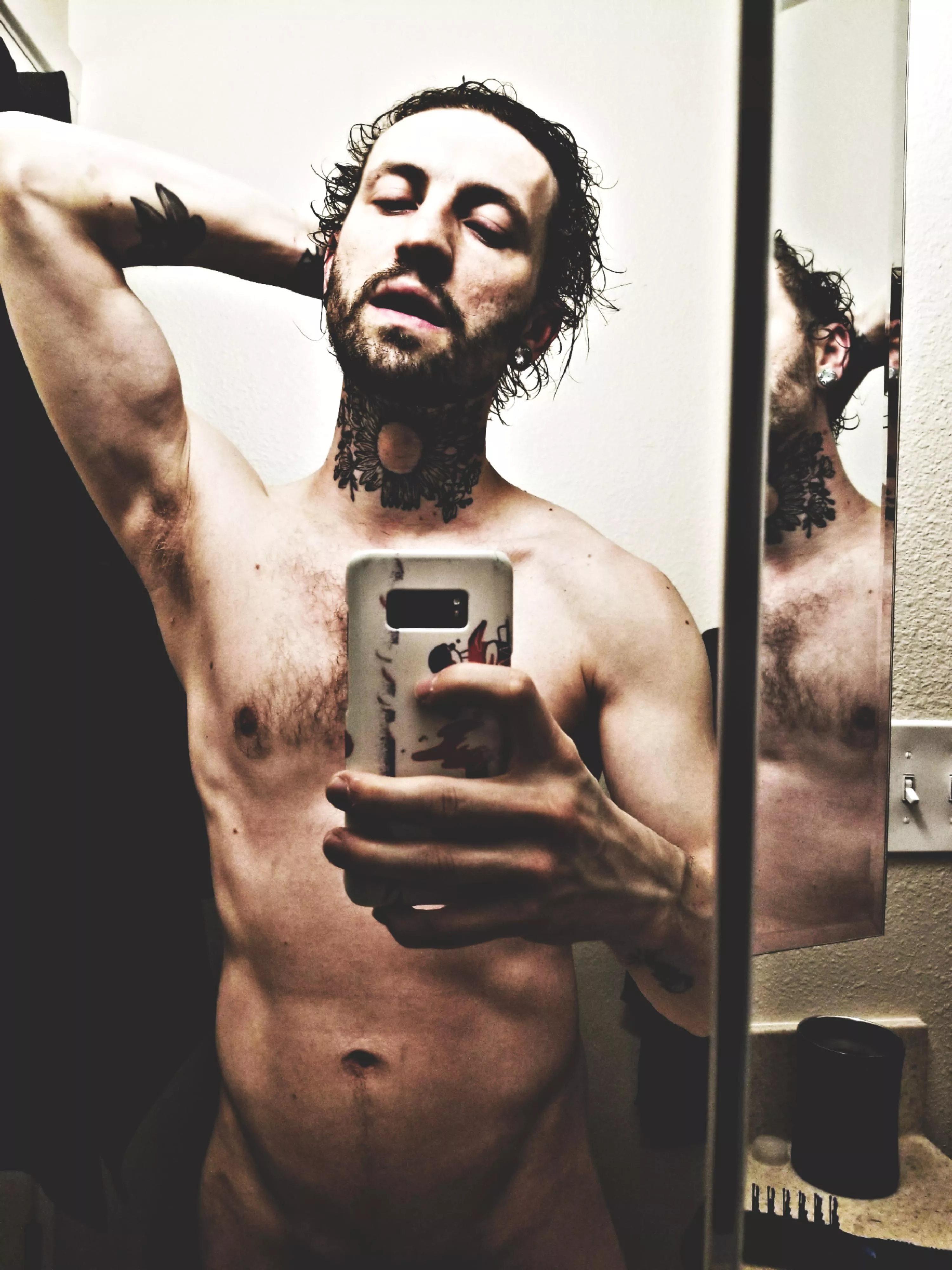 first time posting here! let's be friends 🥰🖤🌹