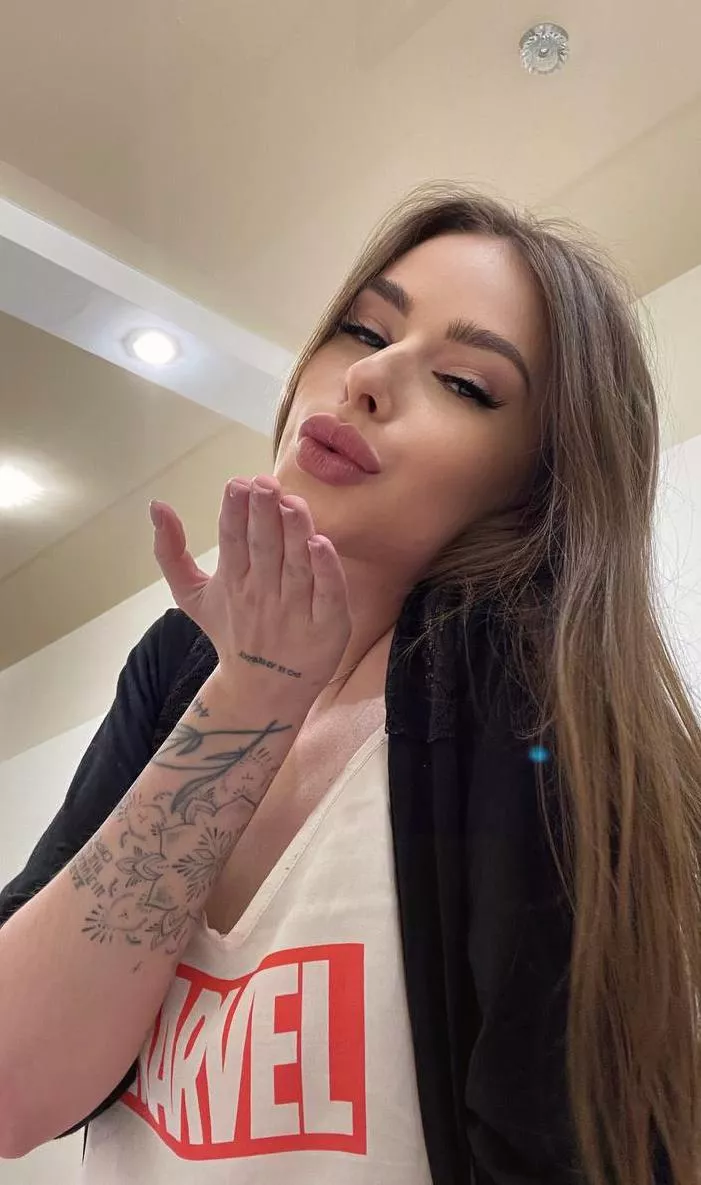 Get lost with me under the leaves?