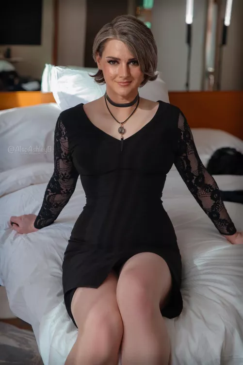 Got a new dress... Now help me out of it 🖤