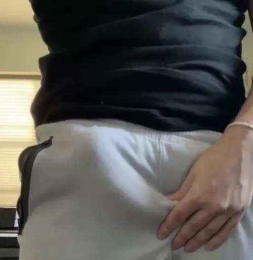 Grey sweatpants = cheat codes