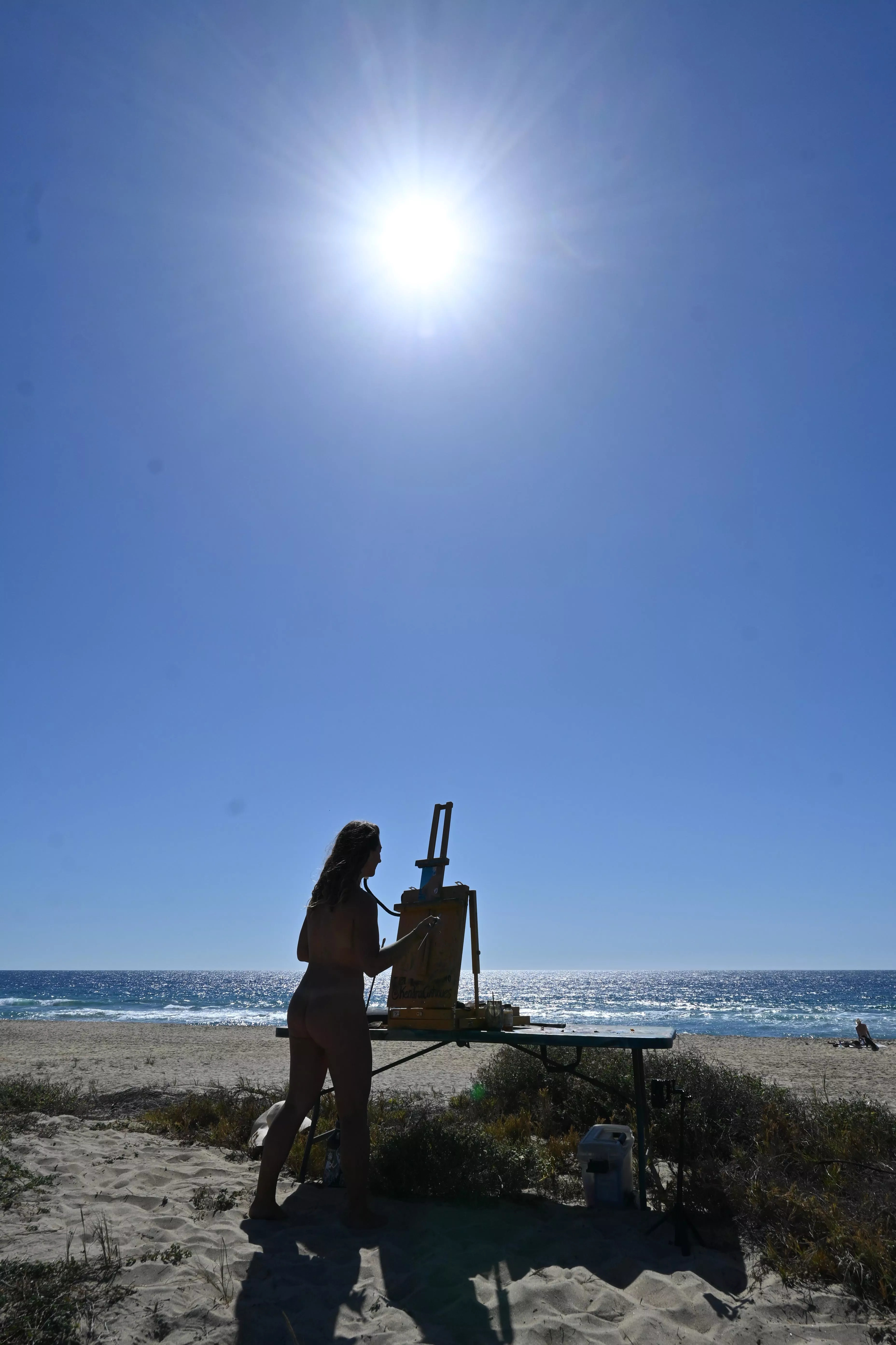 Hi! I'm an artist and I love painting en plein air at the beach