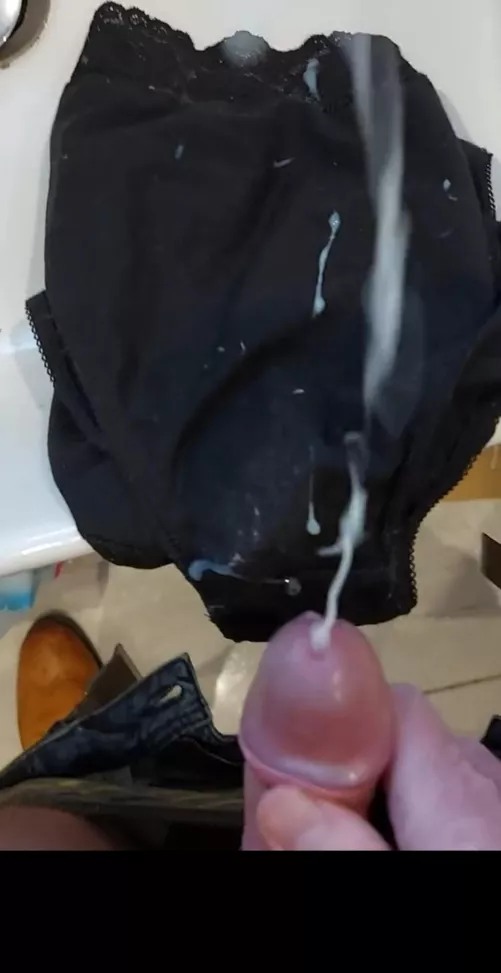 I like hosing down knickers 