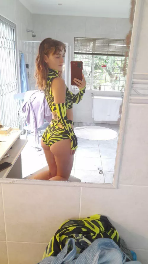 im just chilling on the toilet, wanna join babe F18