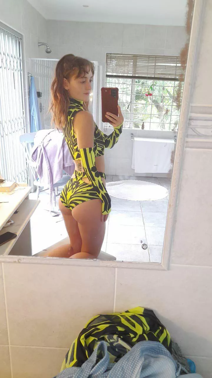 im just chilling on the toilet, wanna join babe F18