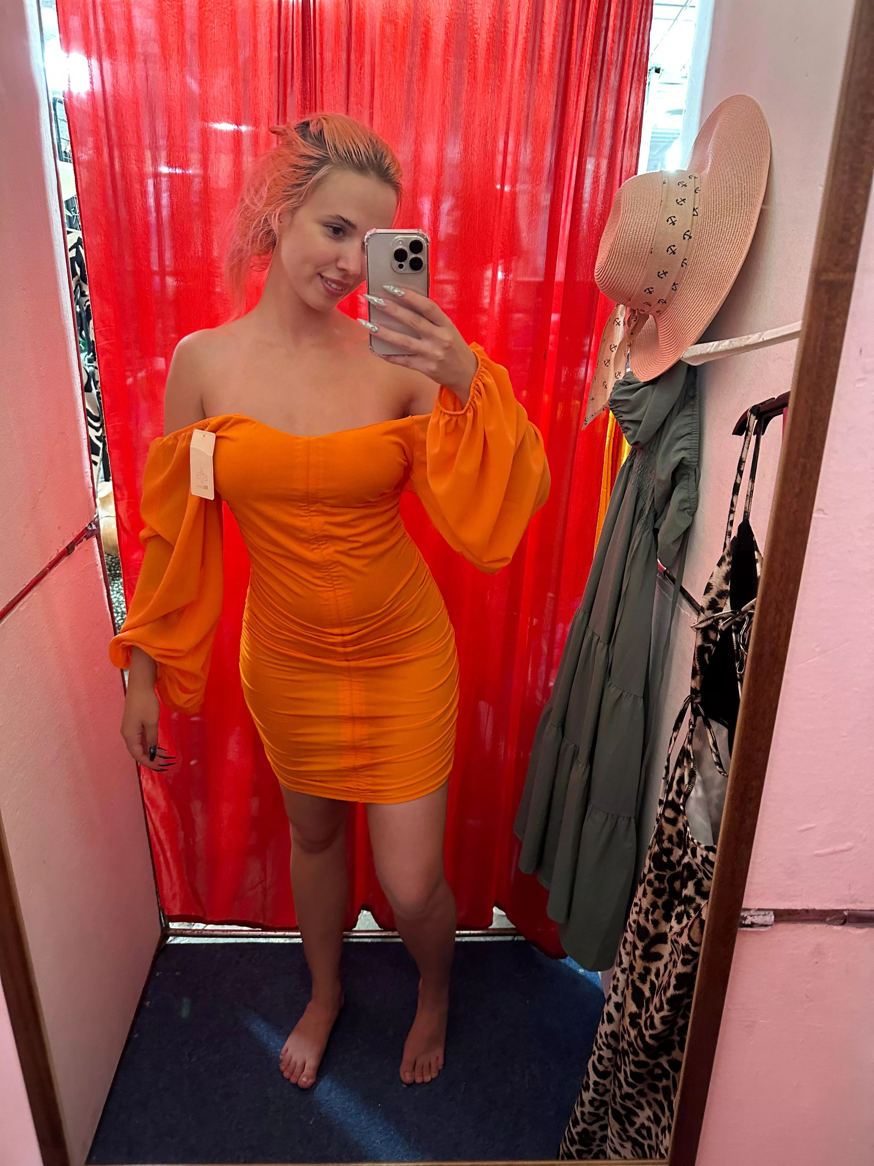 Is orange suits me?