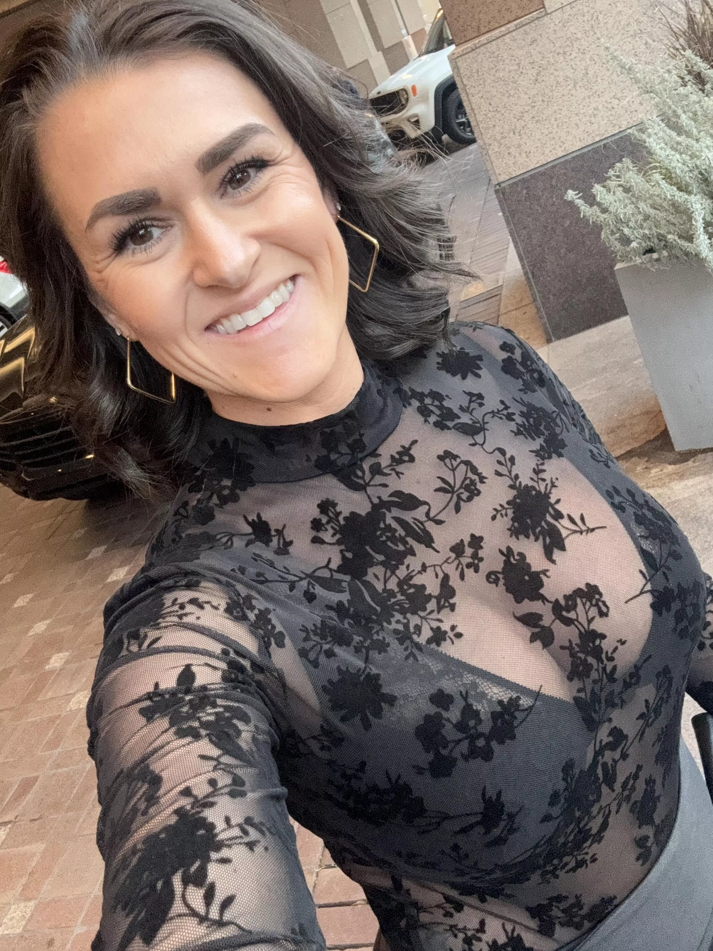 Is this top ok for a Date night. Or would it be too distracting. 