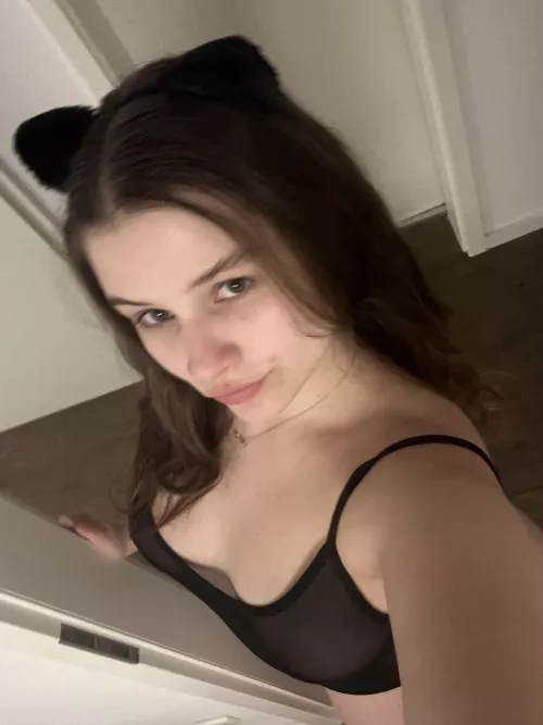Just a curvy 19yo kitty who wants a hard dick