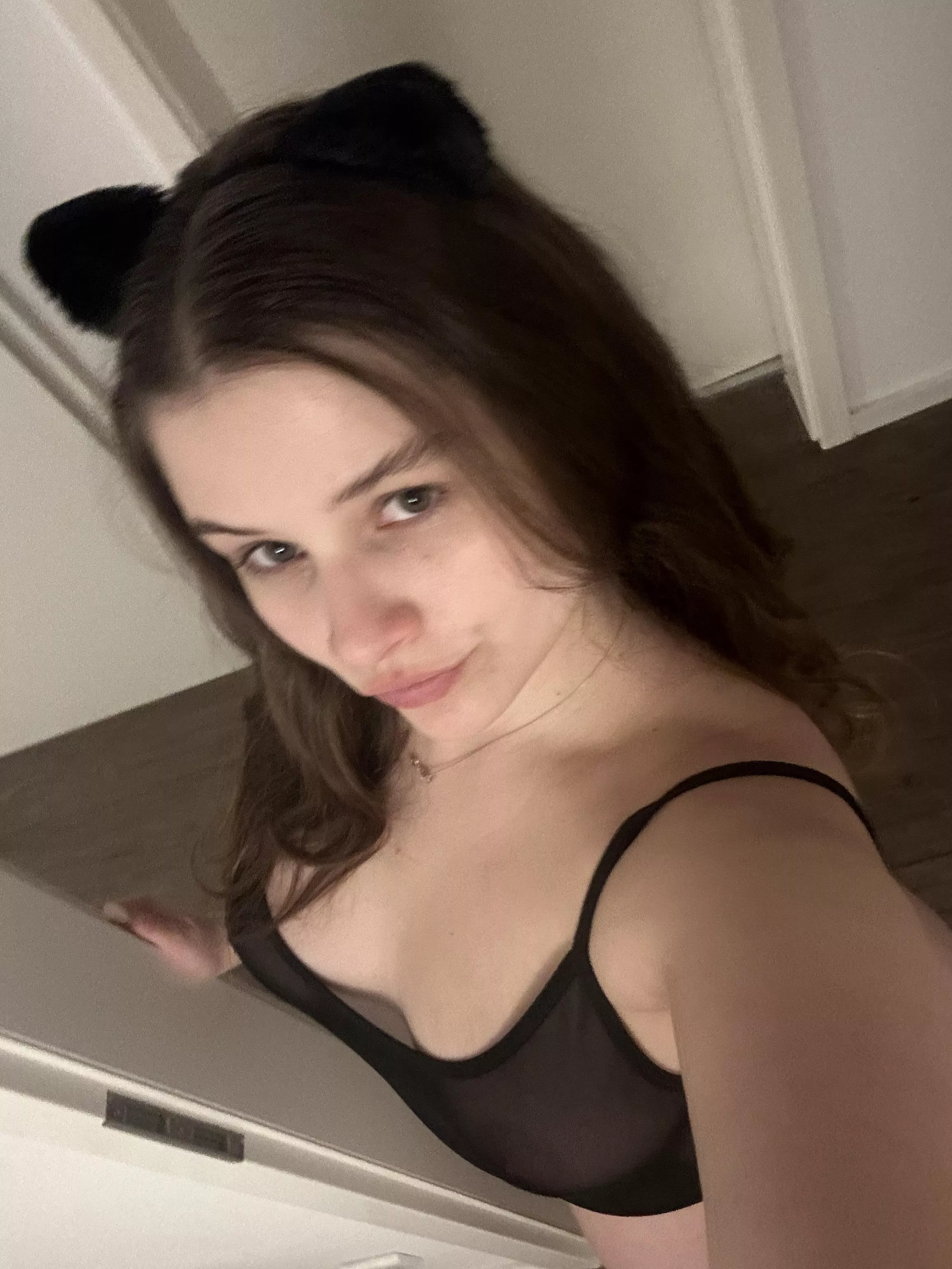 Just a curvy 19yo kitty who wants a hard dick