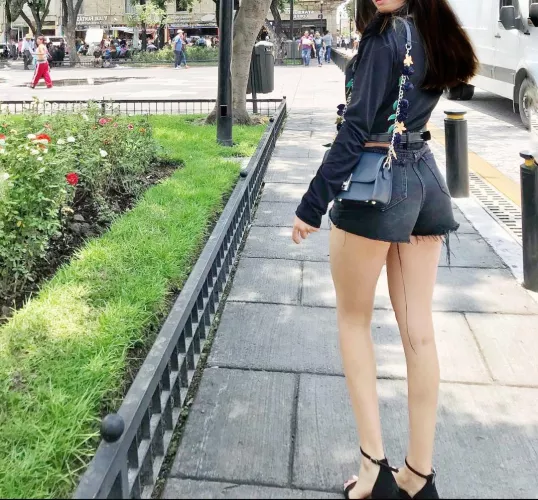 Just me walking around 🥰 (oc) f 28 