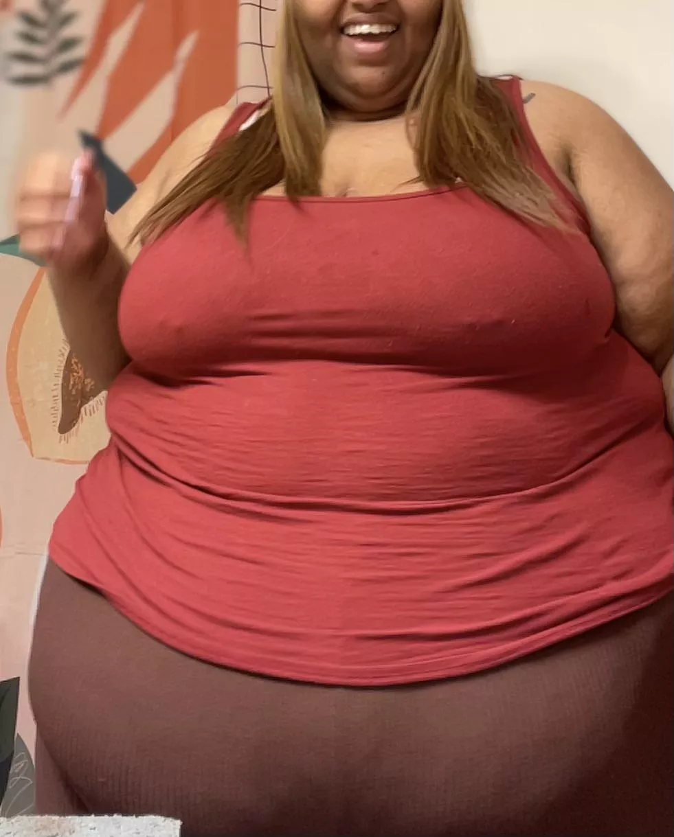 Look how big my belly has gotten 😳