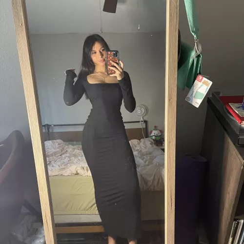 love how elegant the black is 