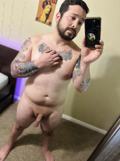 Need someone to send more nudes to 😅