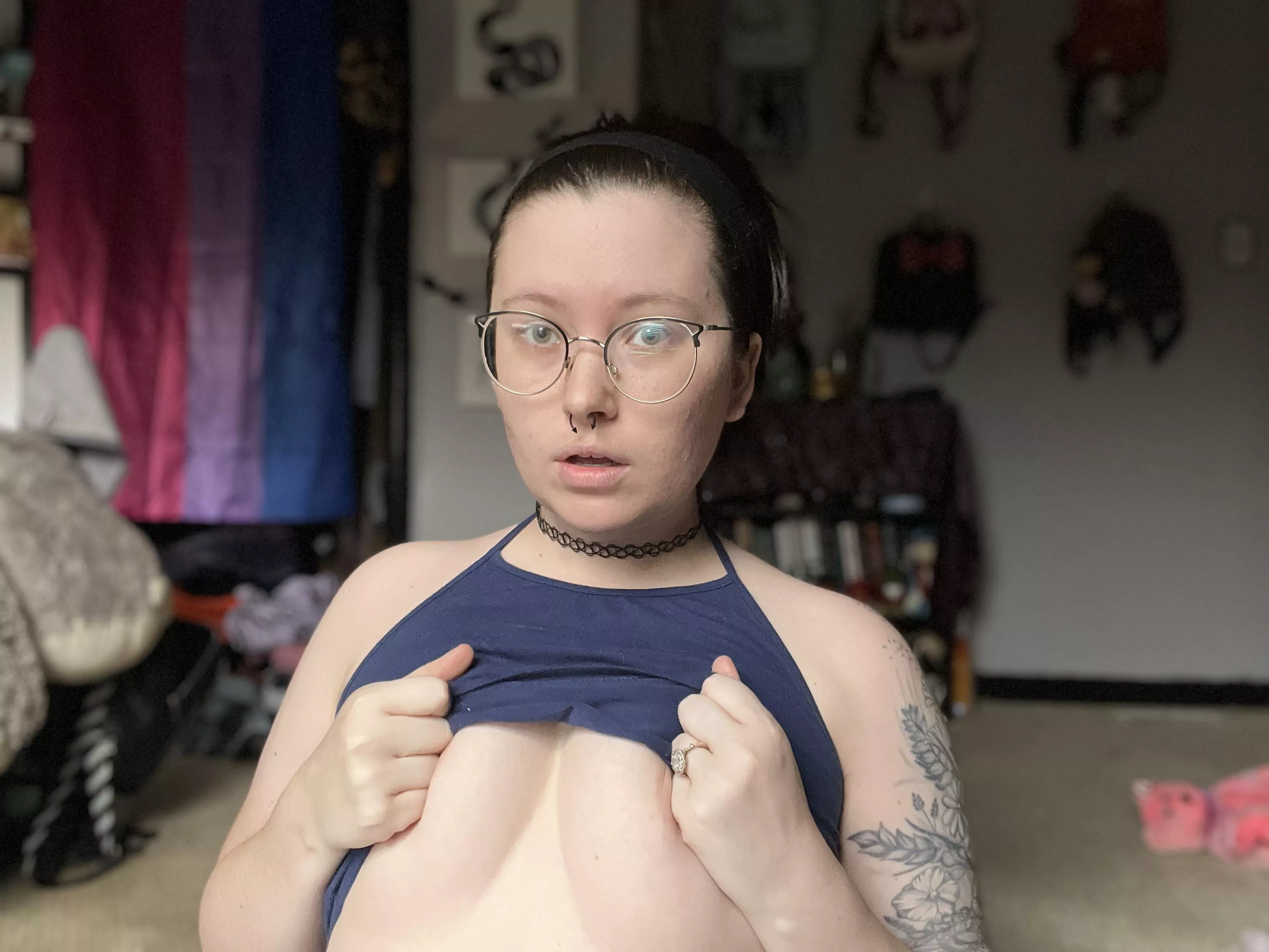 Ooops a little nip slip there 🤭🤭💗