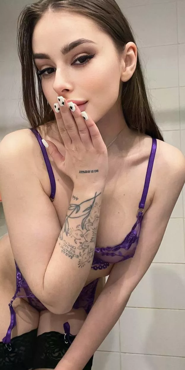 Pink pussy gets a red finger