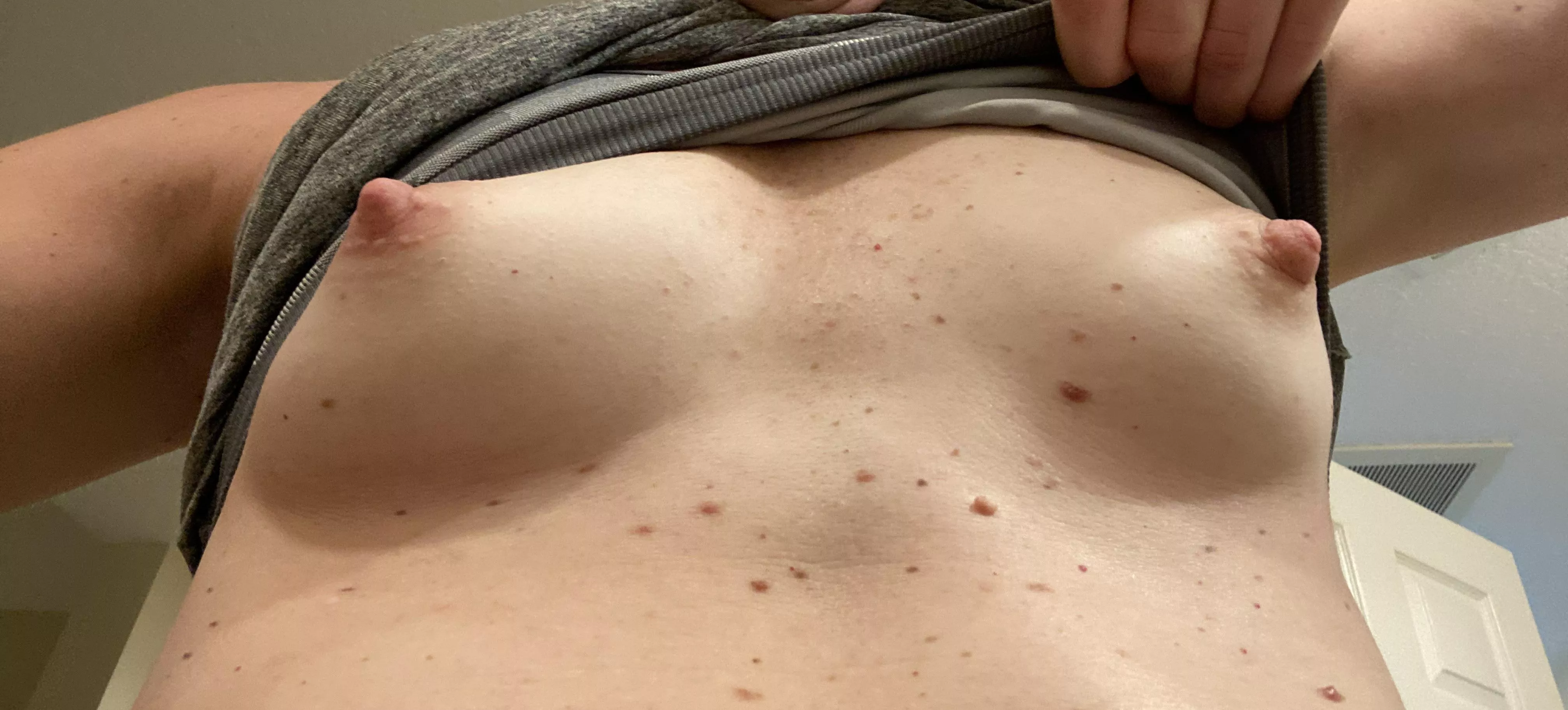 Post workout tiny tits happy to be set free! 