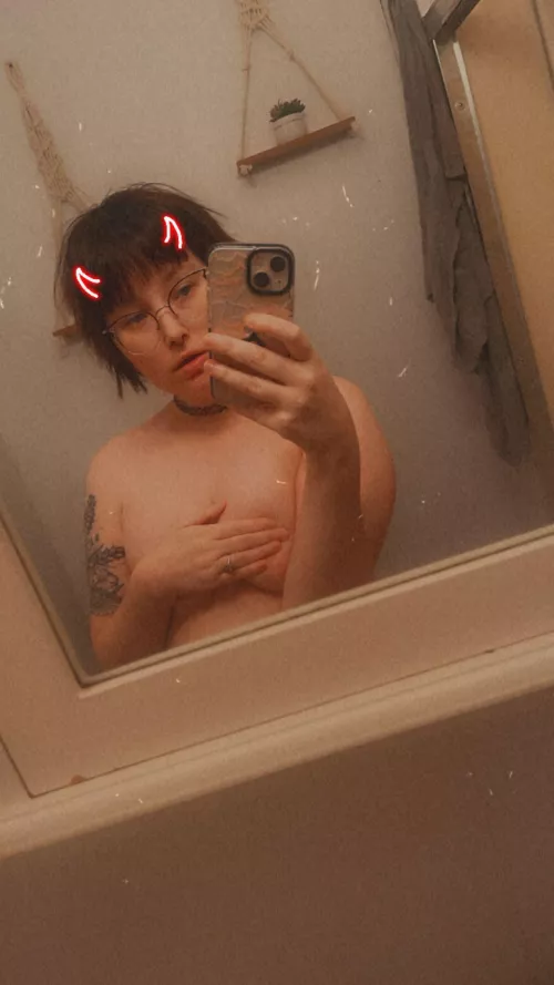 Pre-shower selfie to make your day better