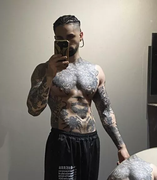 Say hi if i should post a nude