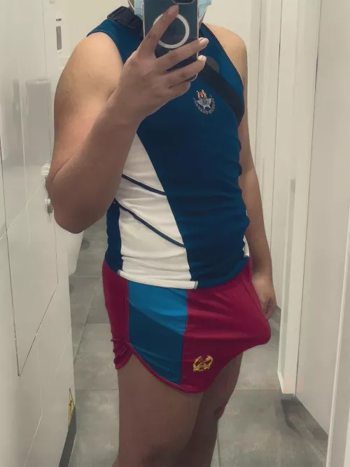 Short shorts at work... wdyt?