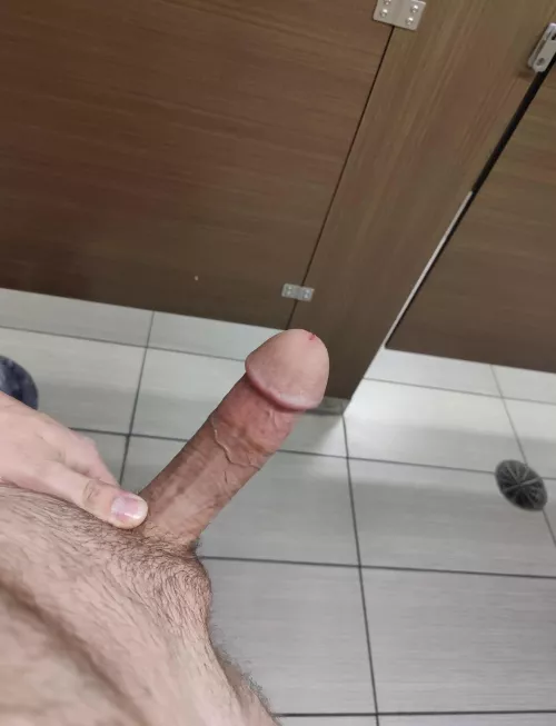 Someone walked in as soon as I got the pic. 😏😏