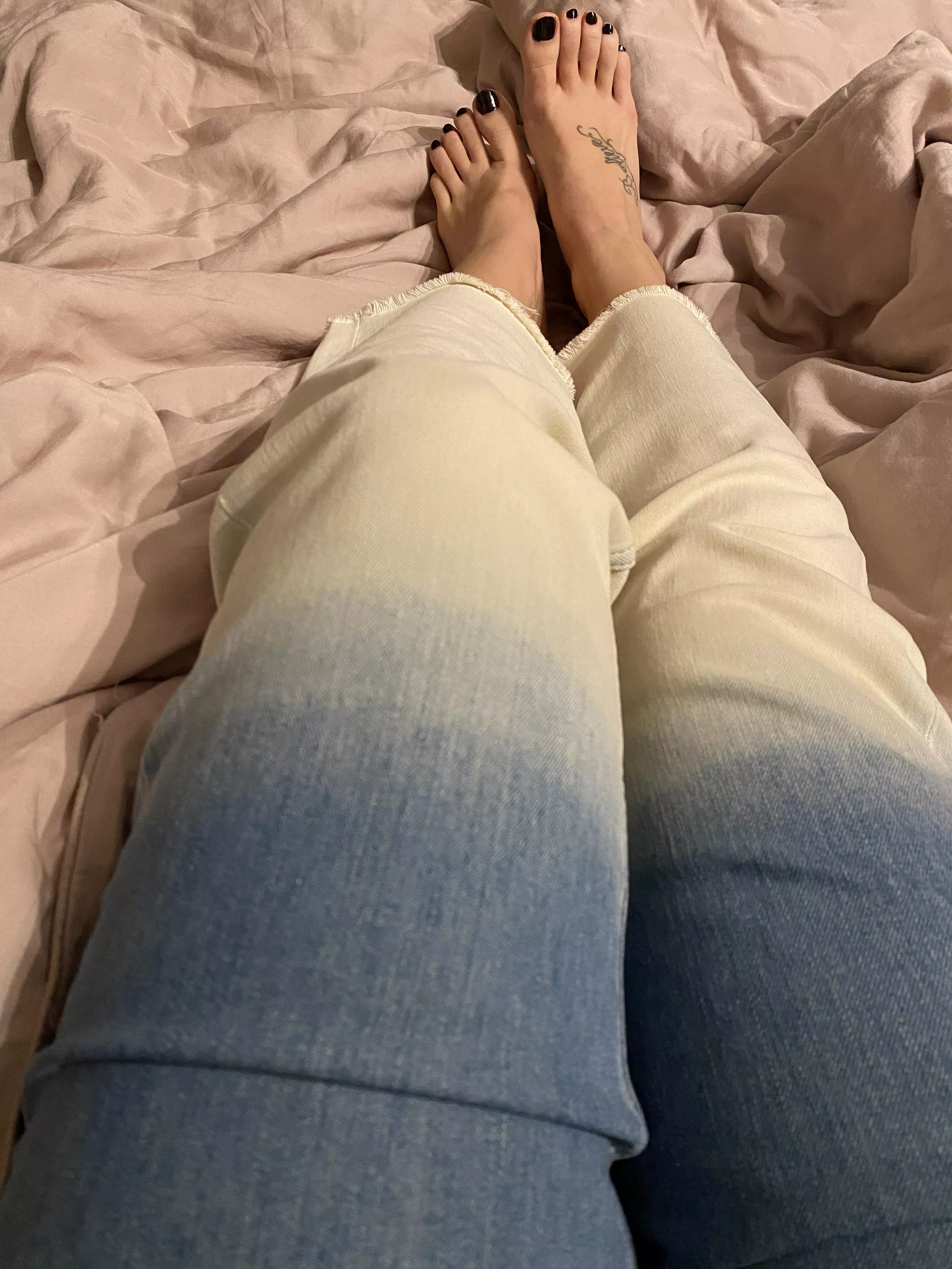 What are you thinking about my new color and new pants?😍