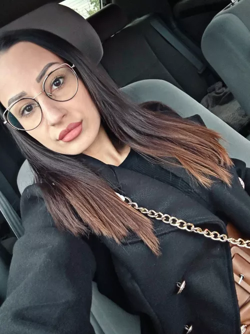 Who haves a huge cock to fuck my wife dm with pic