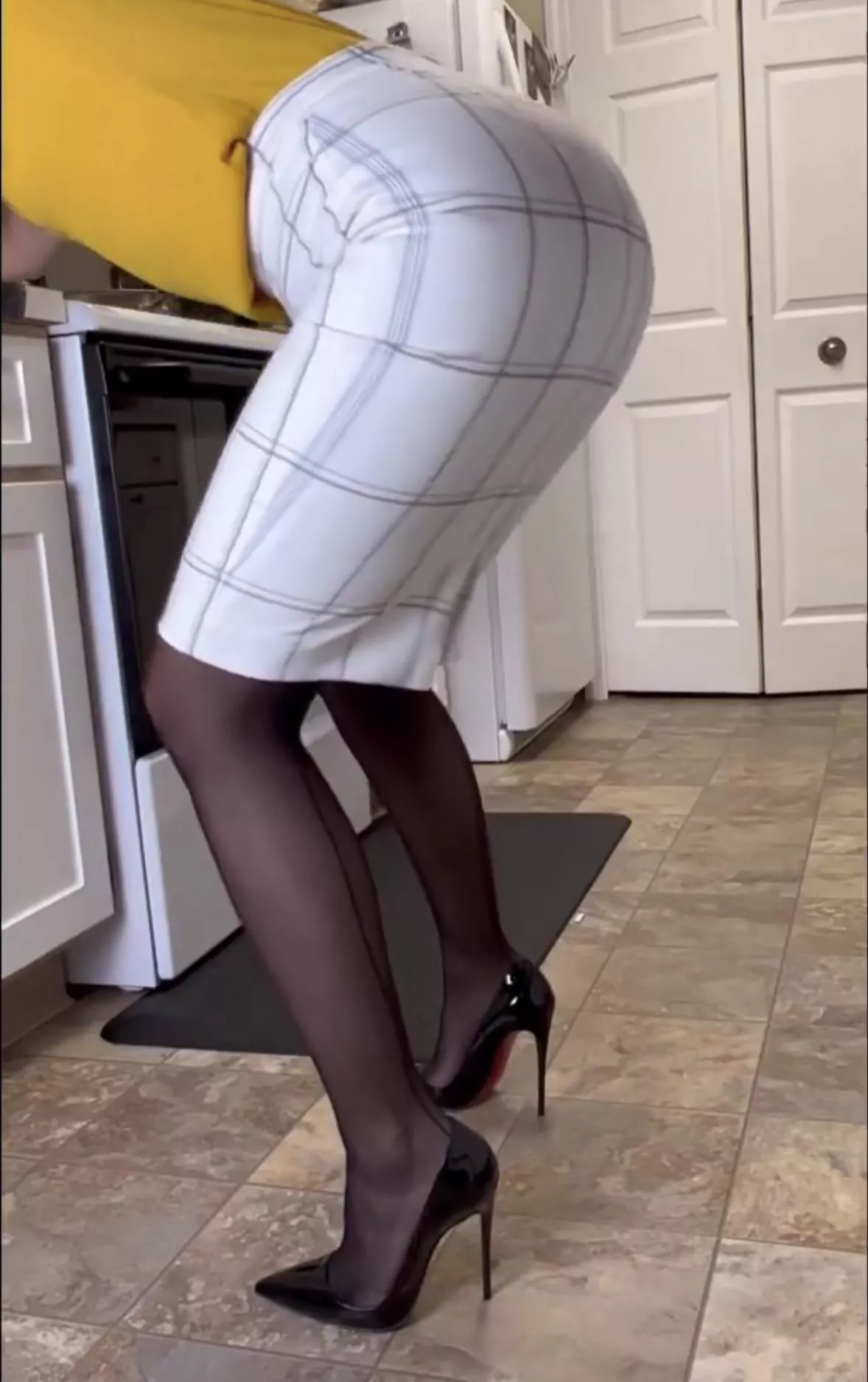 Who want to fuck my tight pussy? Wearin my rich Whore red bottoms…