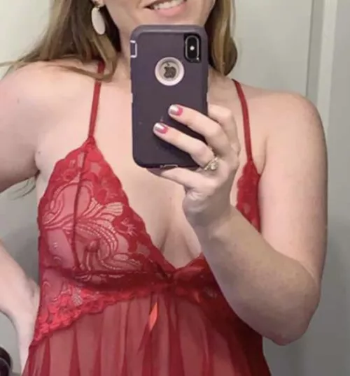 Wife always love to tease me with lingerie when she knows I’m working. Time for a lunch break 😜