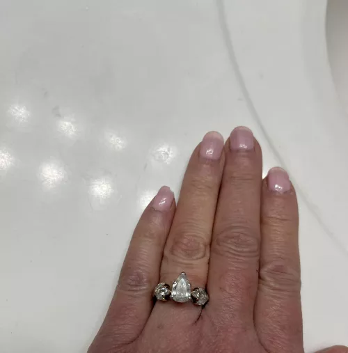 Wife wants to see her ring covered in a nice load from another guy. Anyone want to send pic or vid of that? 