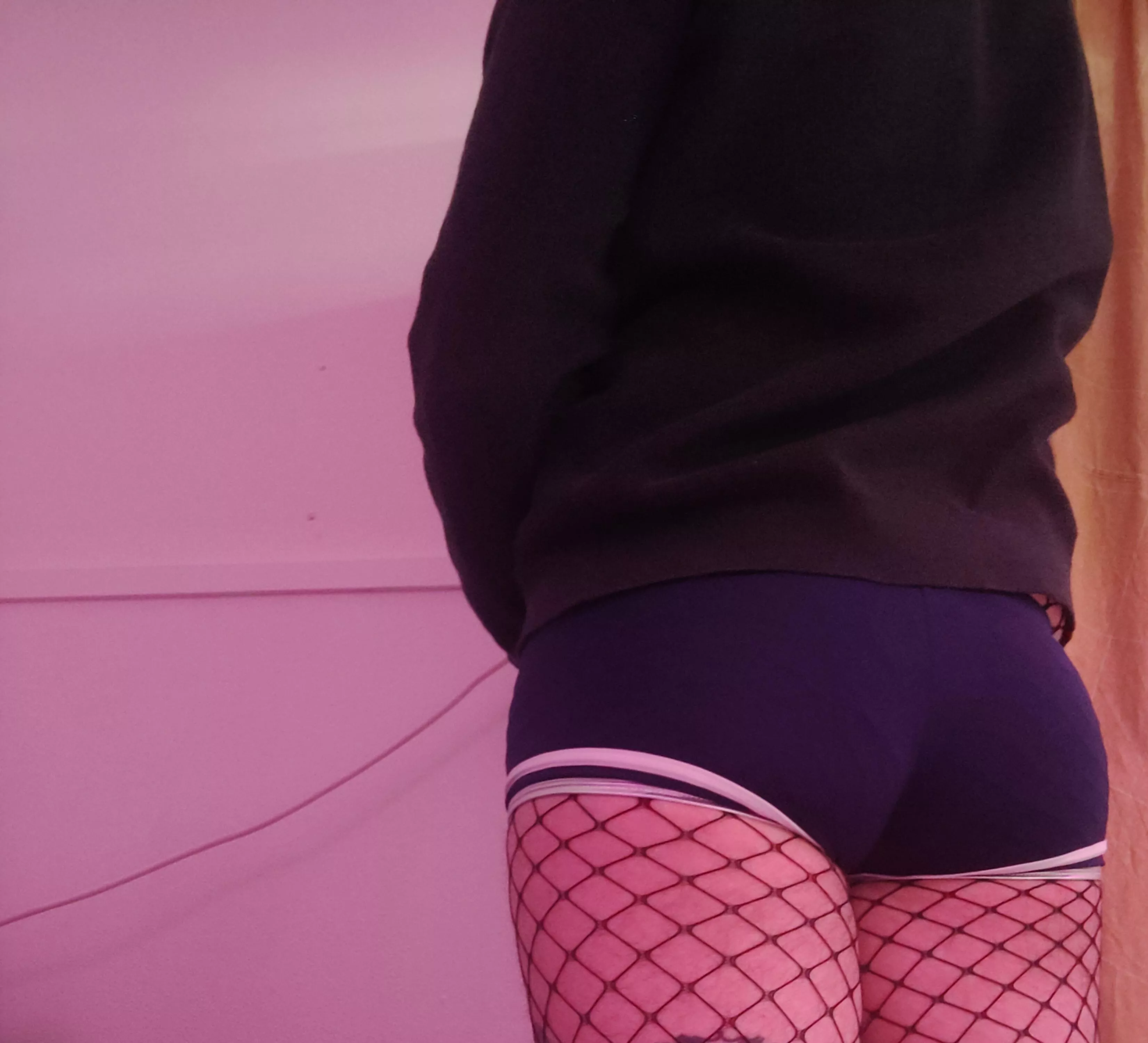 Working out my ass to look like a good sissy. Does it show? 