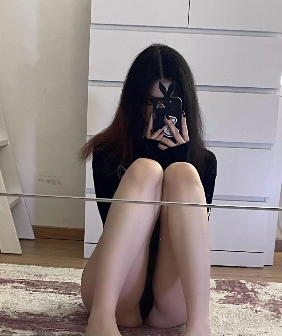 would an older daddy eat my pussy infront of my mirror?