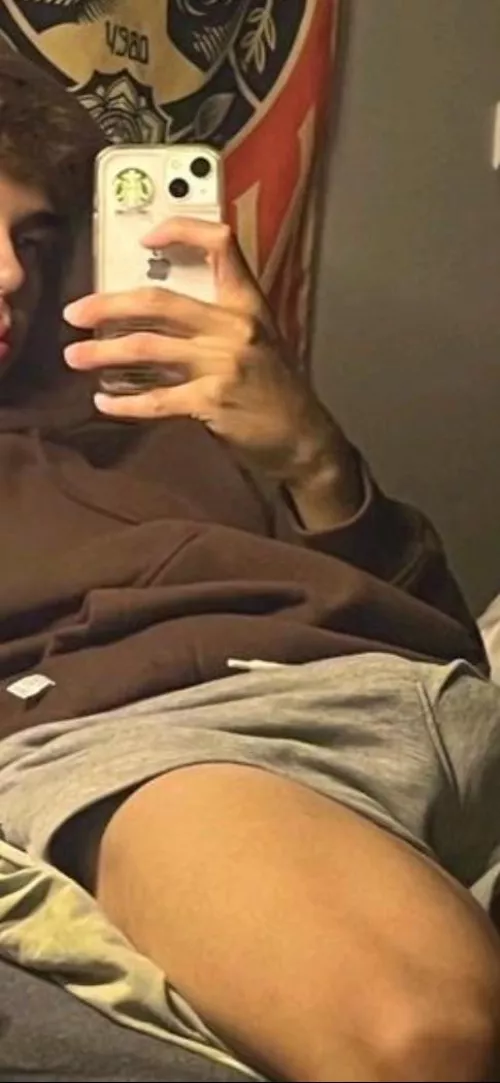 19 hung any hung or bubble ass boys my age or younger add @totxox19