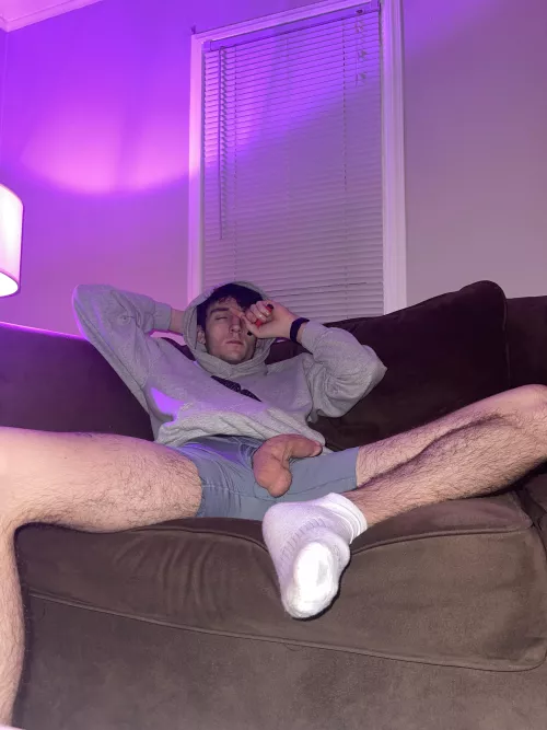 (20) You walk in on your roomate like dis