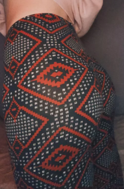 21m boy pussy in leggins > . <