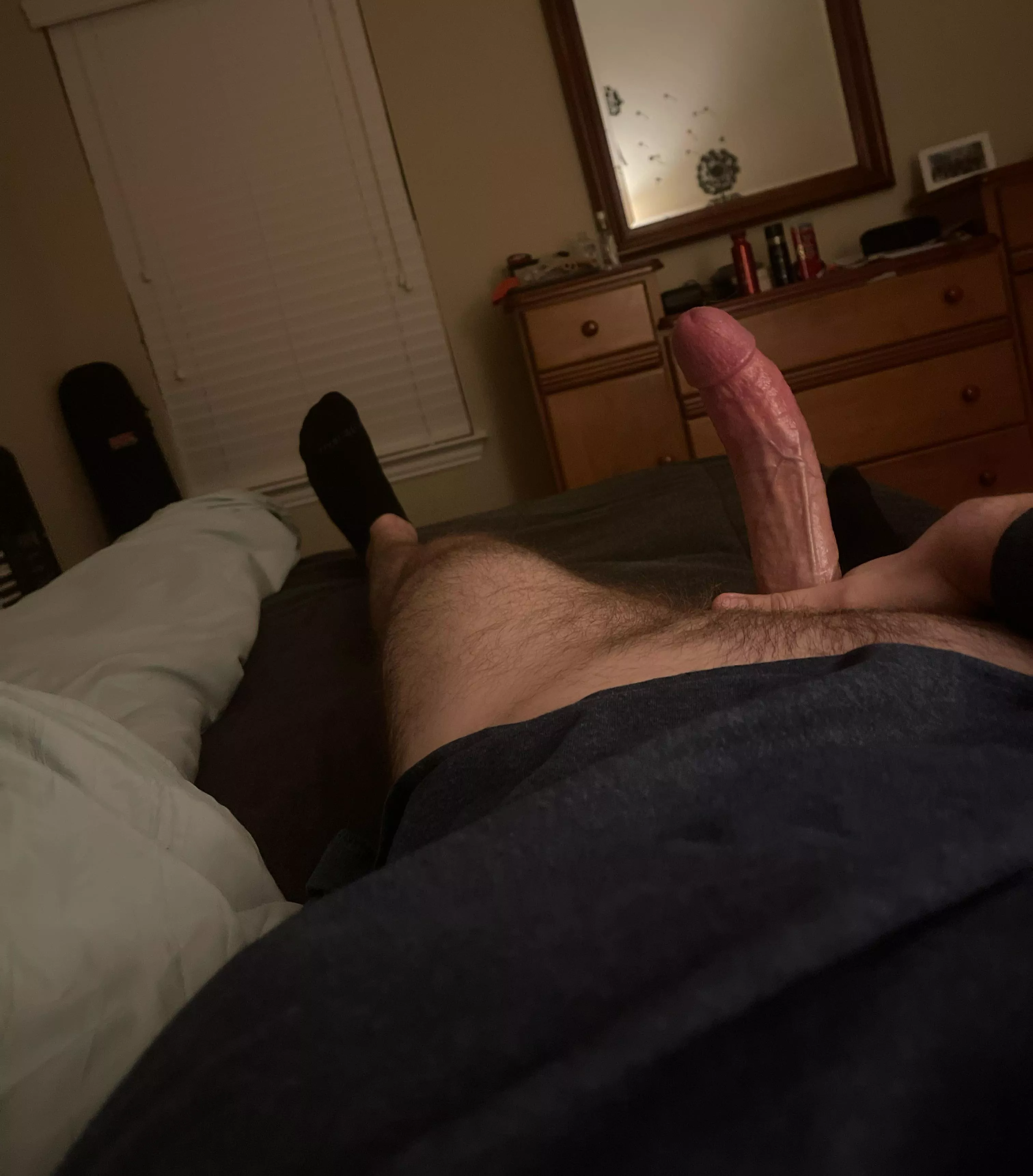 24 m looking for chill bros to jerk with. Anyone welcome (might show face) hung+ (dm me to snap)