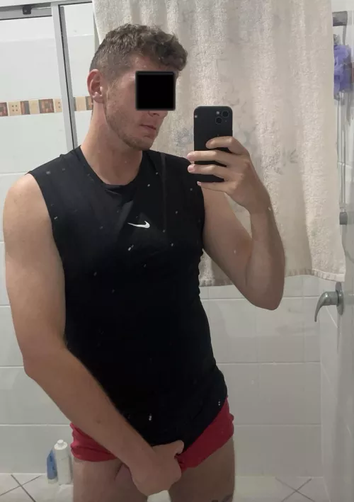 25 masculine Australian rugby player with 7” cut dick. Sweaty and horny. Hmu to jerk: jake_bro000