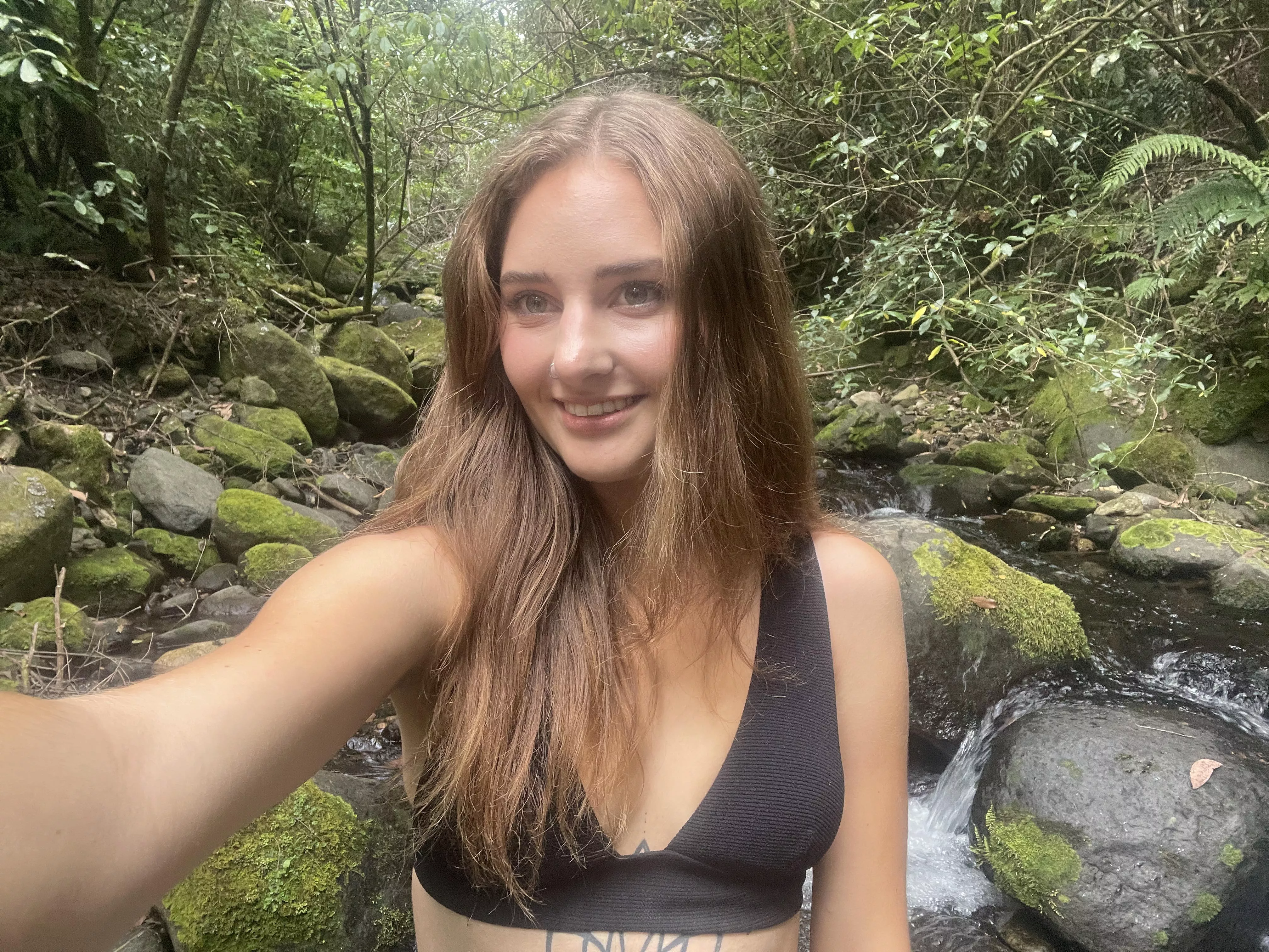 A natural and kinda naughty brunette 😉