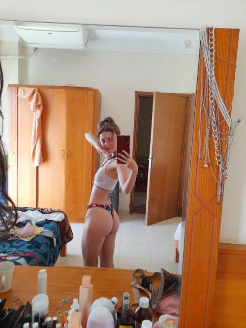 chilling with my girls but wishing u were here too F18