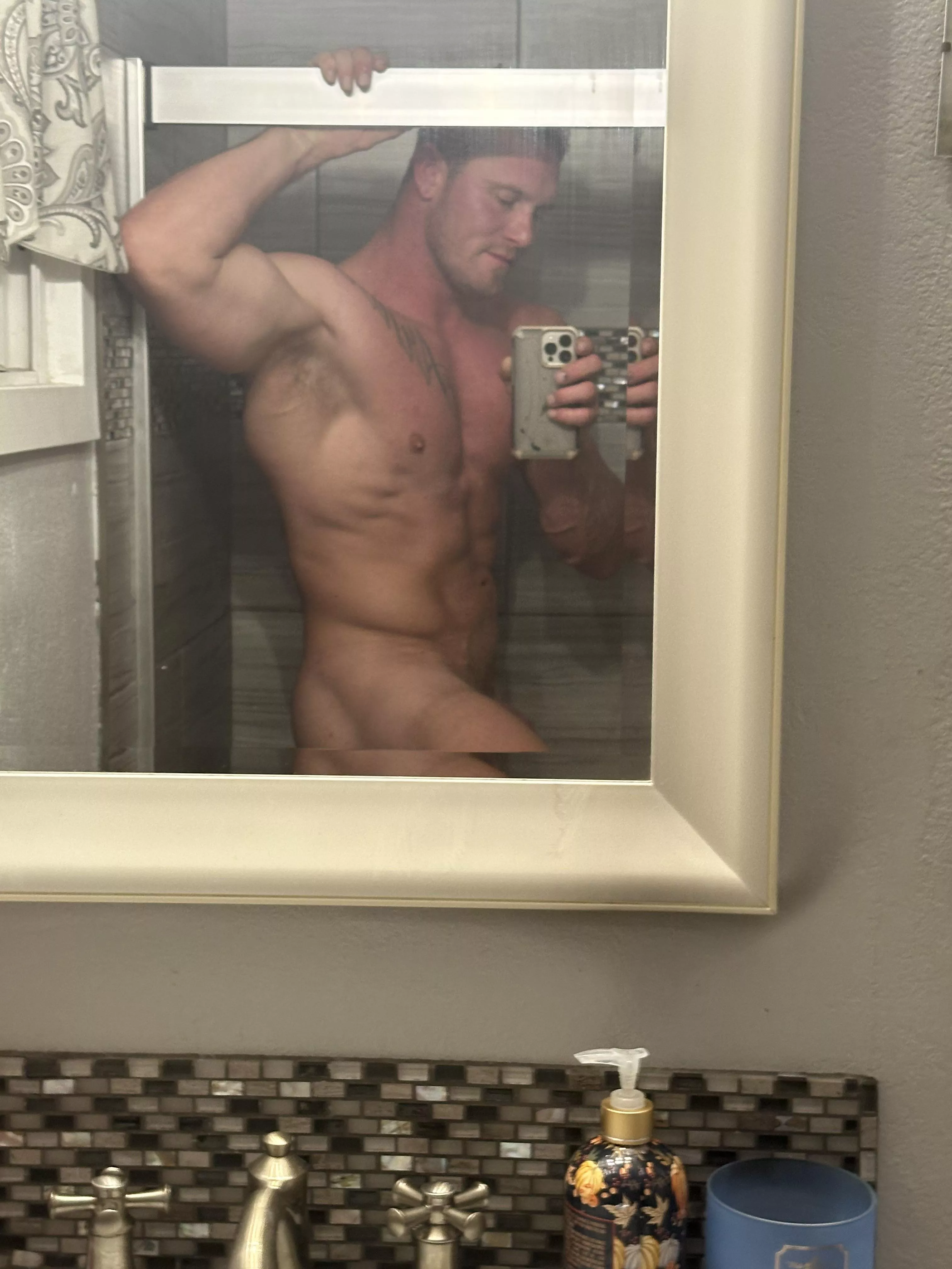 Come on in babe 💦💦🚿