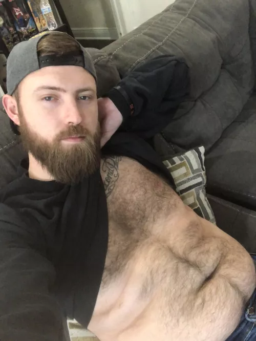 Dad bod incoming😏 anyone wanna spoil this mf? I’m hungry