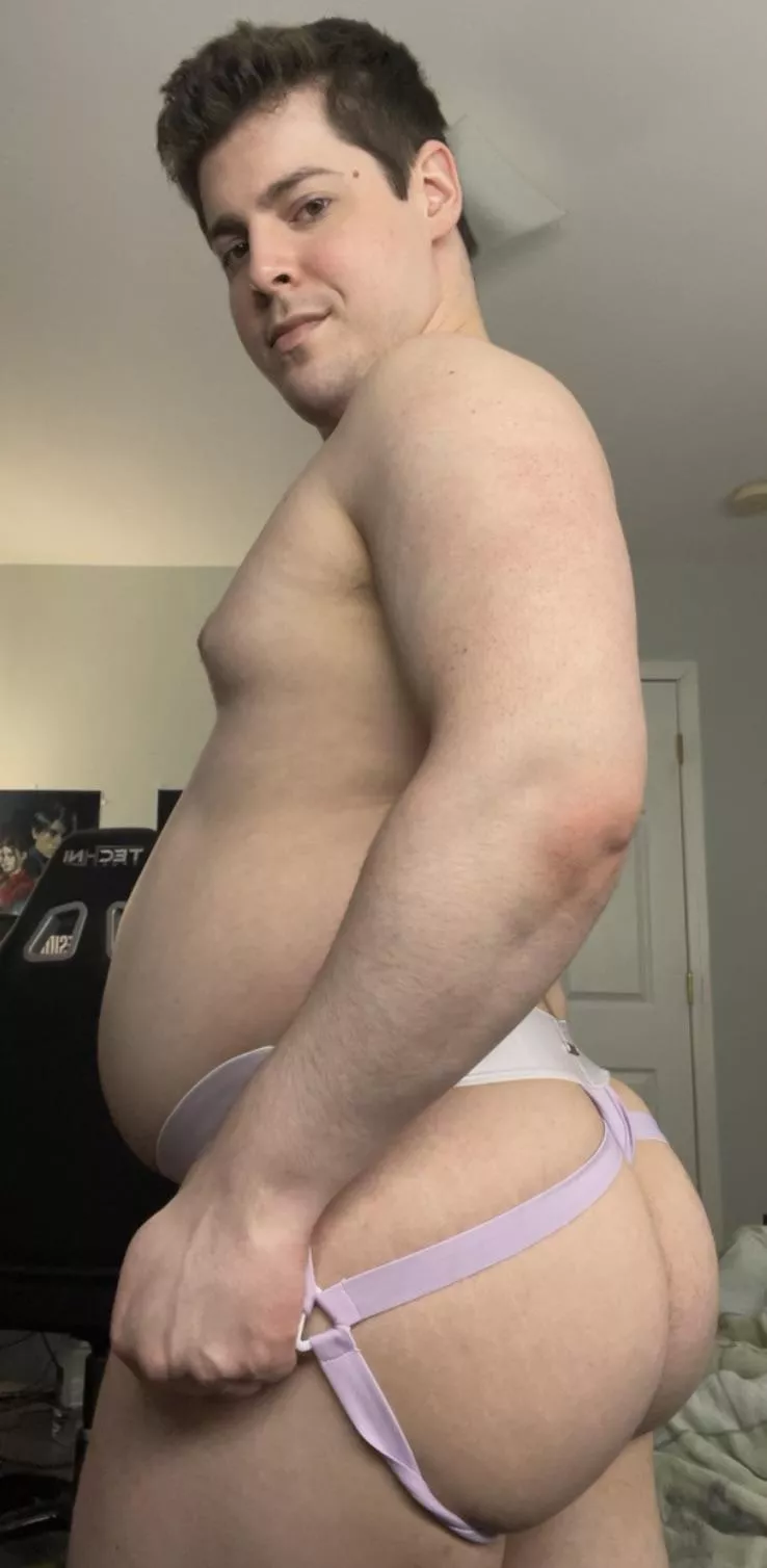 Do I look like I skip leg day? 