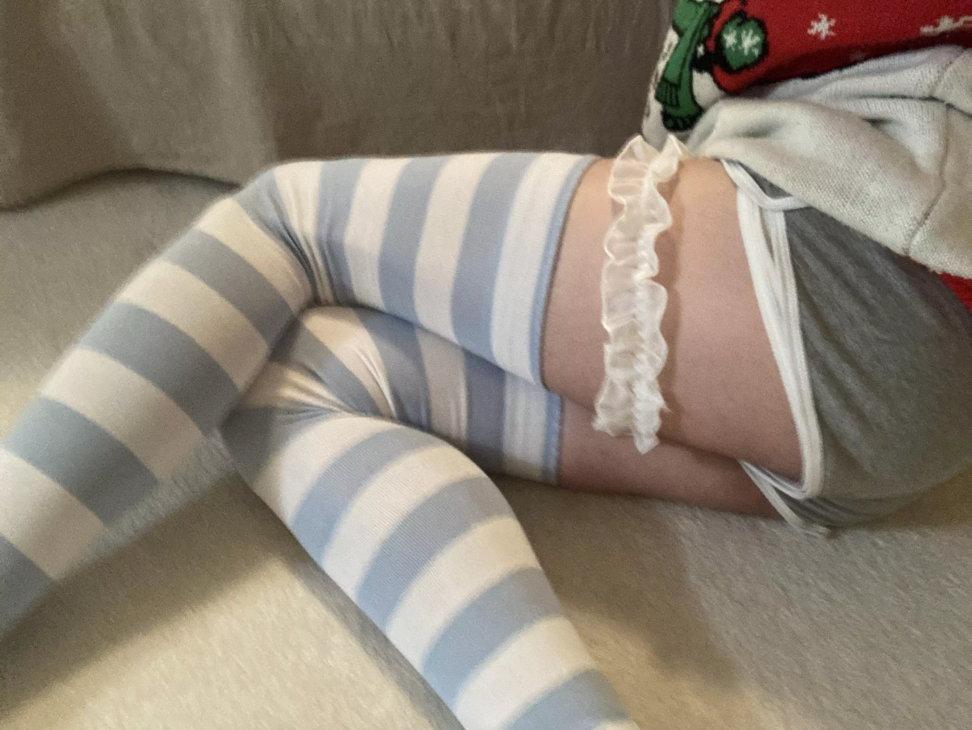 do my thigh highs look good ? :3