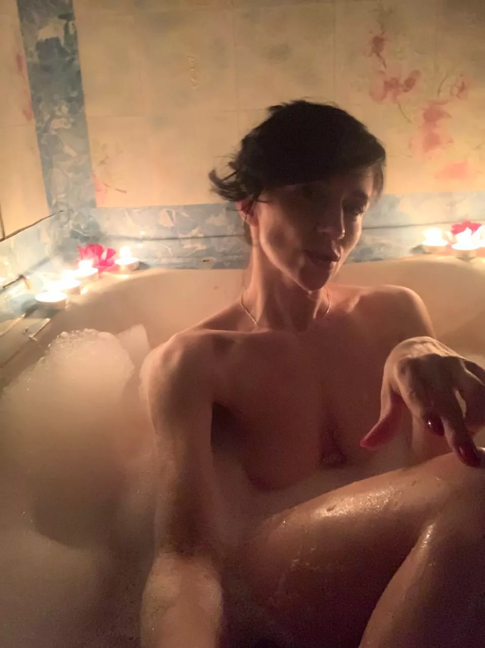 feeling very relaxin today, would you come in my bathroom