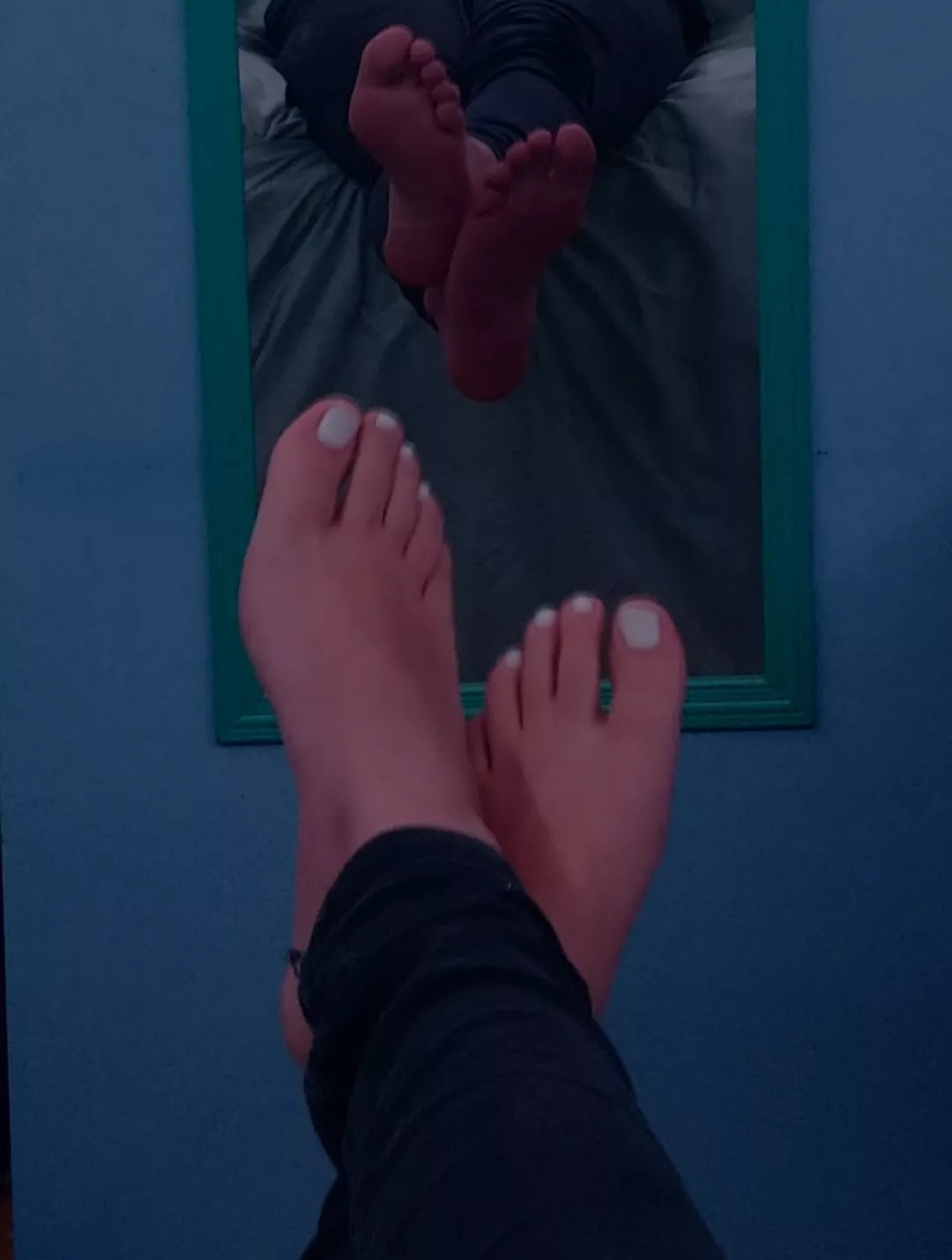 freshly painted, white toes 🤍