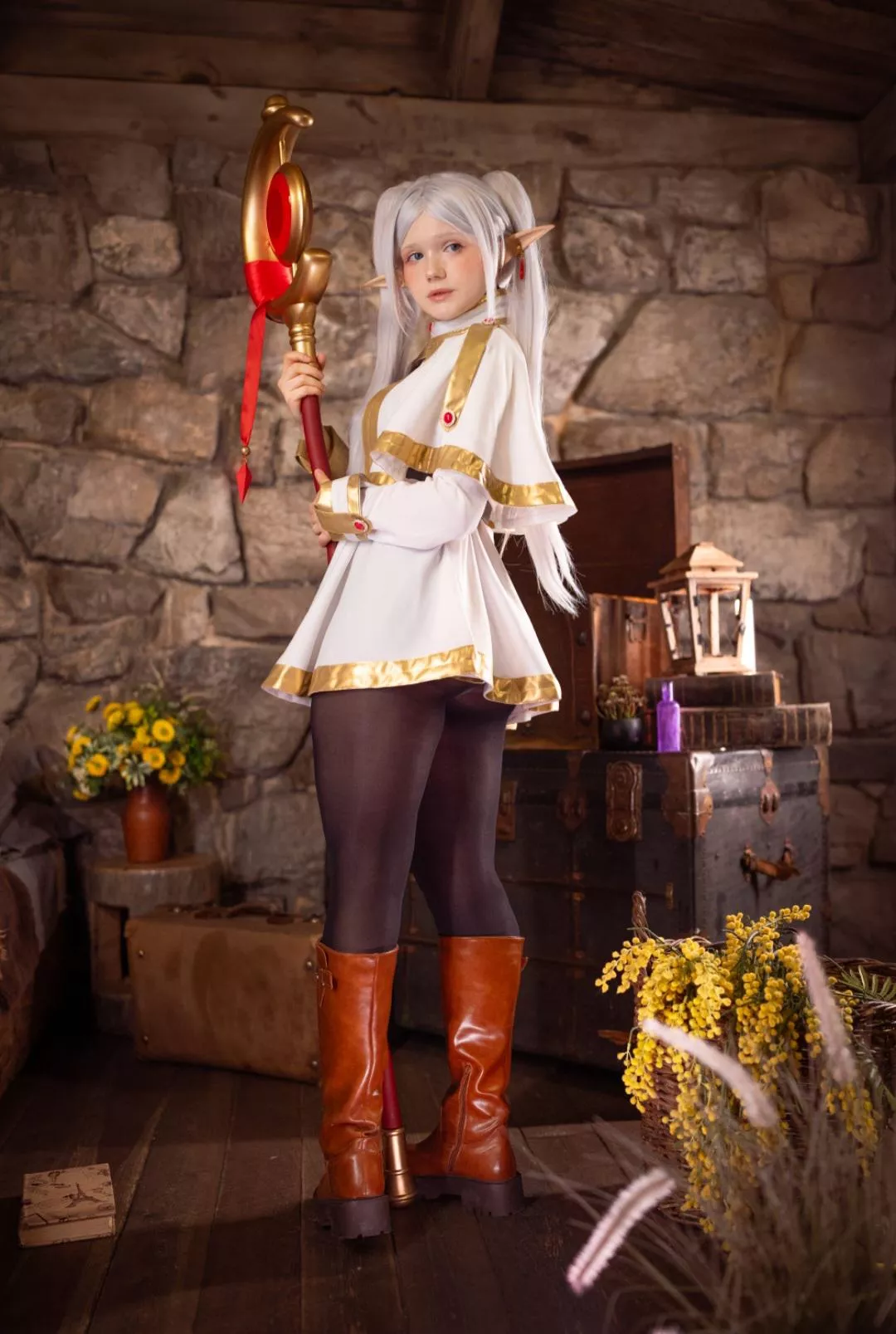 Frieren cosplay by Neyrodesu