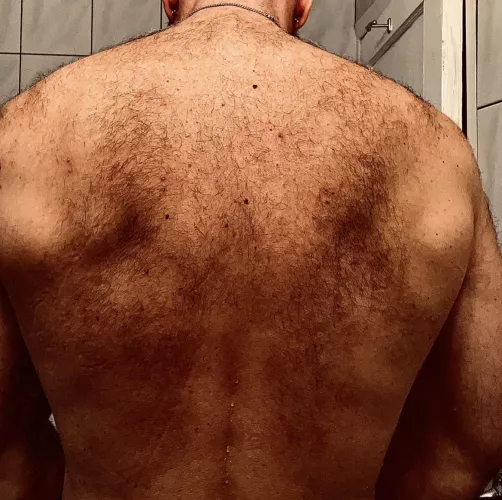 Haven’t shaved my back in a while. I think I like it. Let’s see how hairy it gets…
