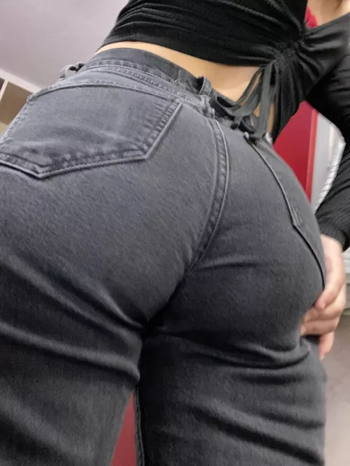 how do you think you could best describe my booty in one word