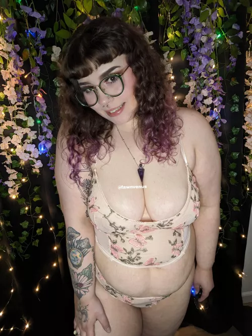 Huge natural 22 year old DDD cups