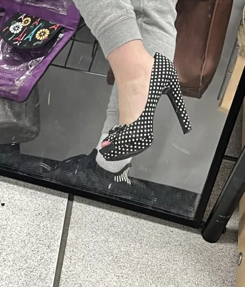 I love shoe shopping. Is this a cute style?