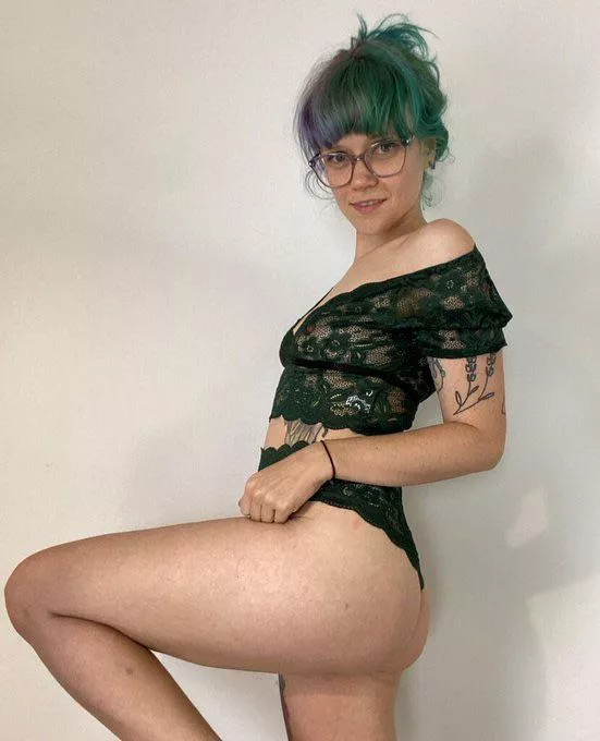 I need a good sissy who knows how to take it from a kinky domme who loves pegging. Any volunteers?