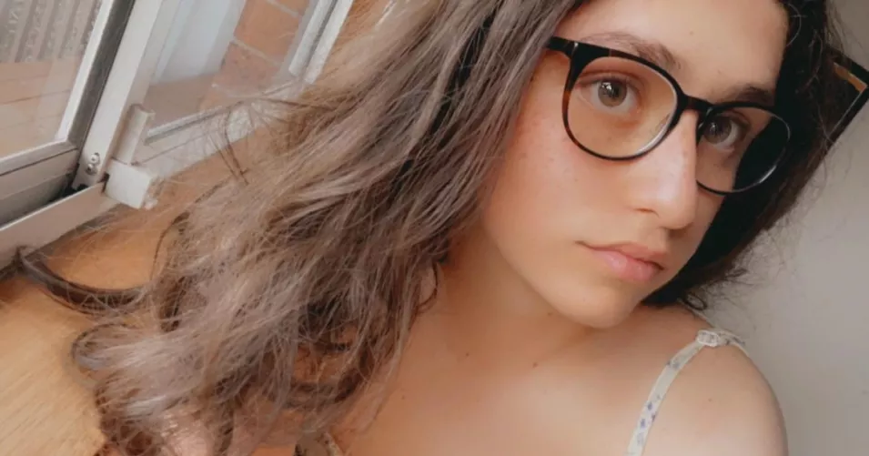 Ignore the messy hair :3